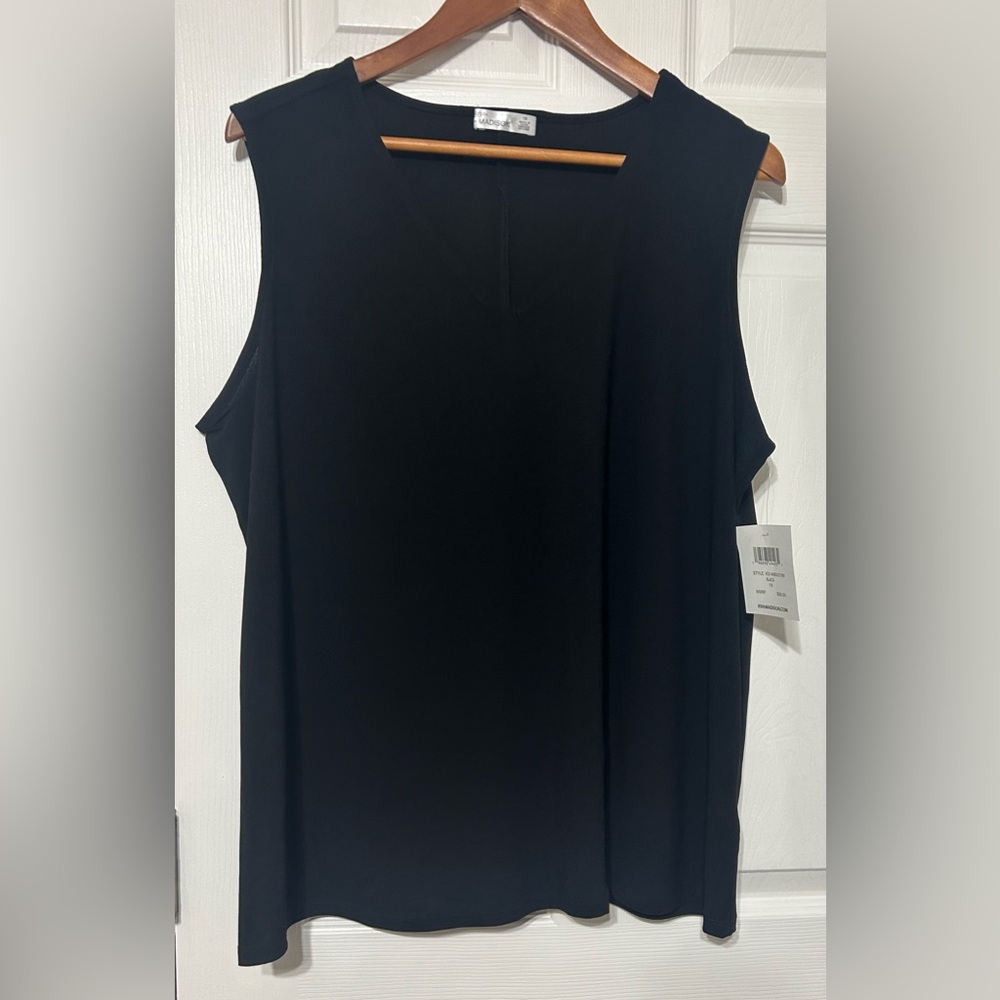 89th & Madison Women’s Black Sleeveless Top V-Neck Stretch Knit NWT Size 1X